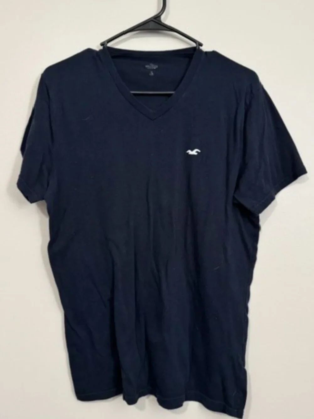 Men's Hollister Short Sleeve V Neck T Shirt Color Navy Size Medium